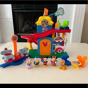 Fisher Price little people Magic of Disney, Magical day at Disney playset
